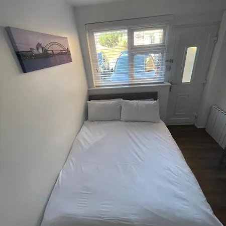 Fantastic Studio, Private Bathroom And Mini Kitchen. Thamesmead  Extérieur photo