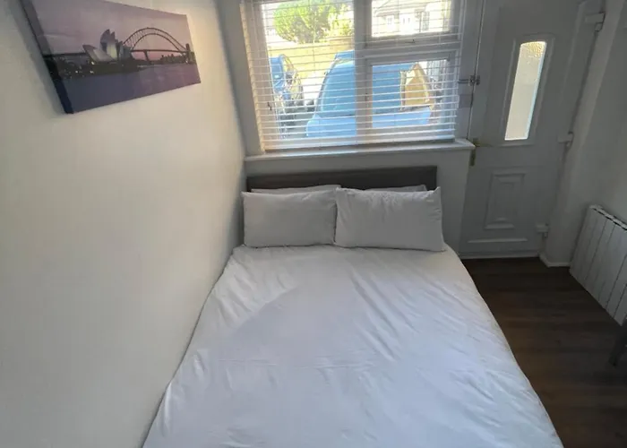 Fantastic Studio, Private Bathroom And Mini Kitchen.