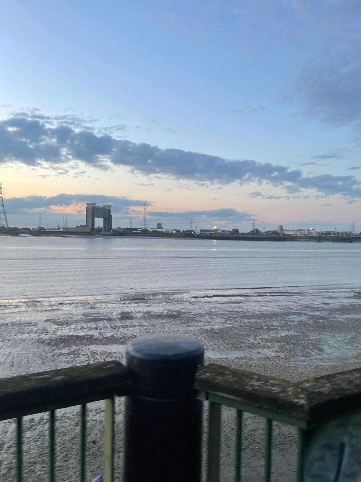 Fantastic Studio, Private Bathroom And Mini Kitchen. Thamesmead (Greater London)