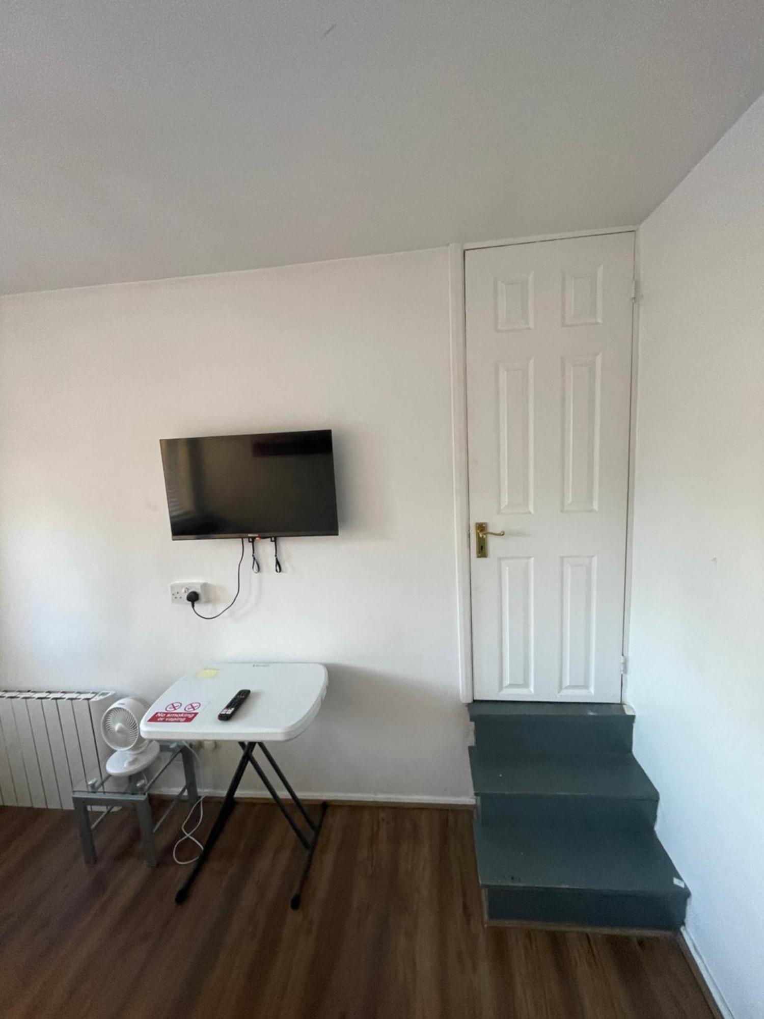 Fantastic Studio, Private Bathroom And Mini Kitchen.