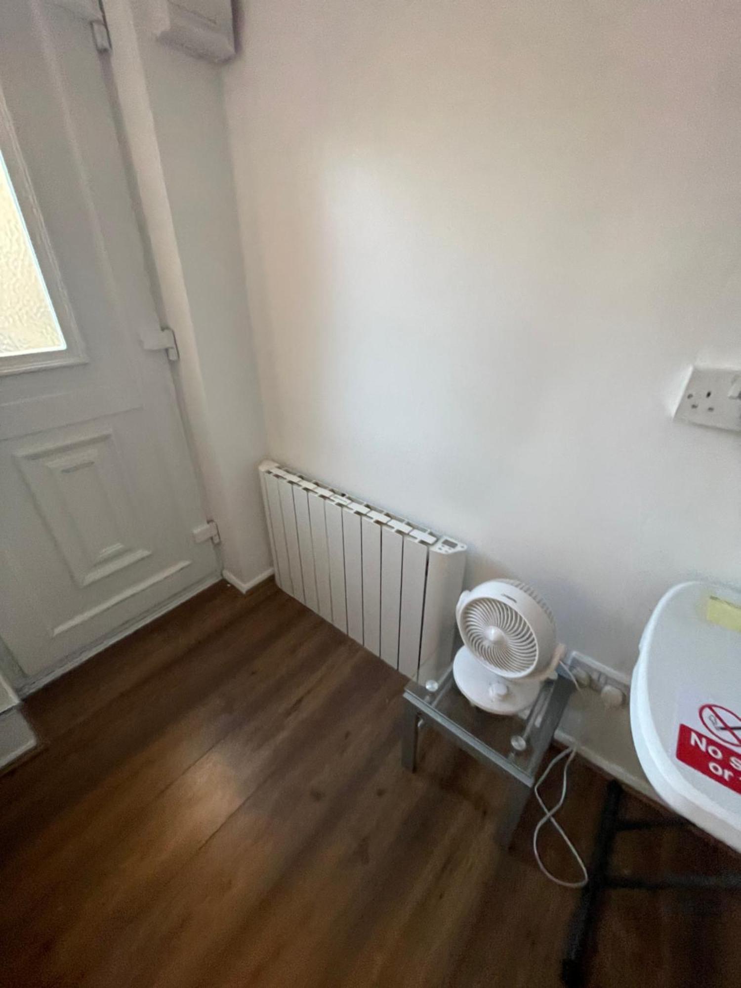 Fantastic Studio, Private Bathroom And Mini Kitchen. *