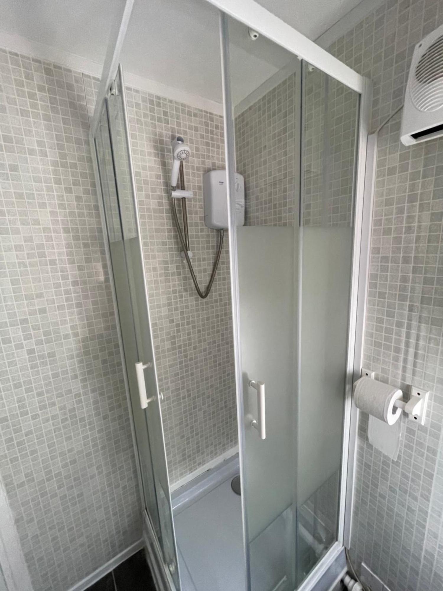 Fantastic Studio, Private Bathroom And Mini Kitchen. *