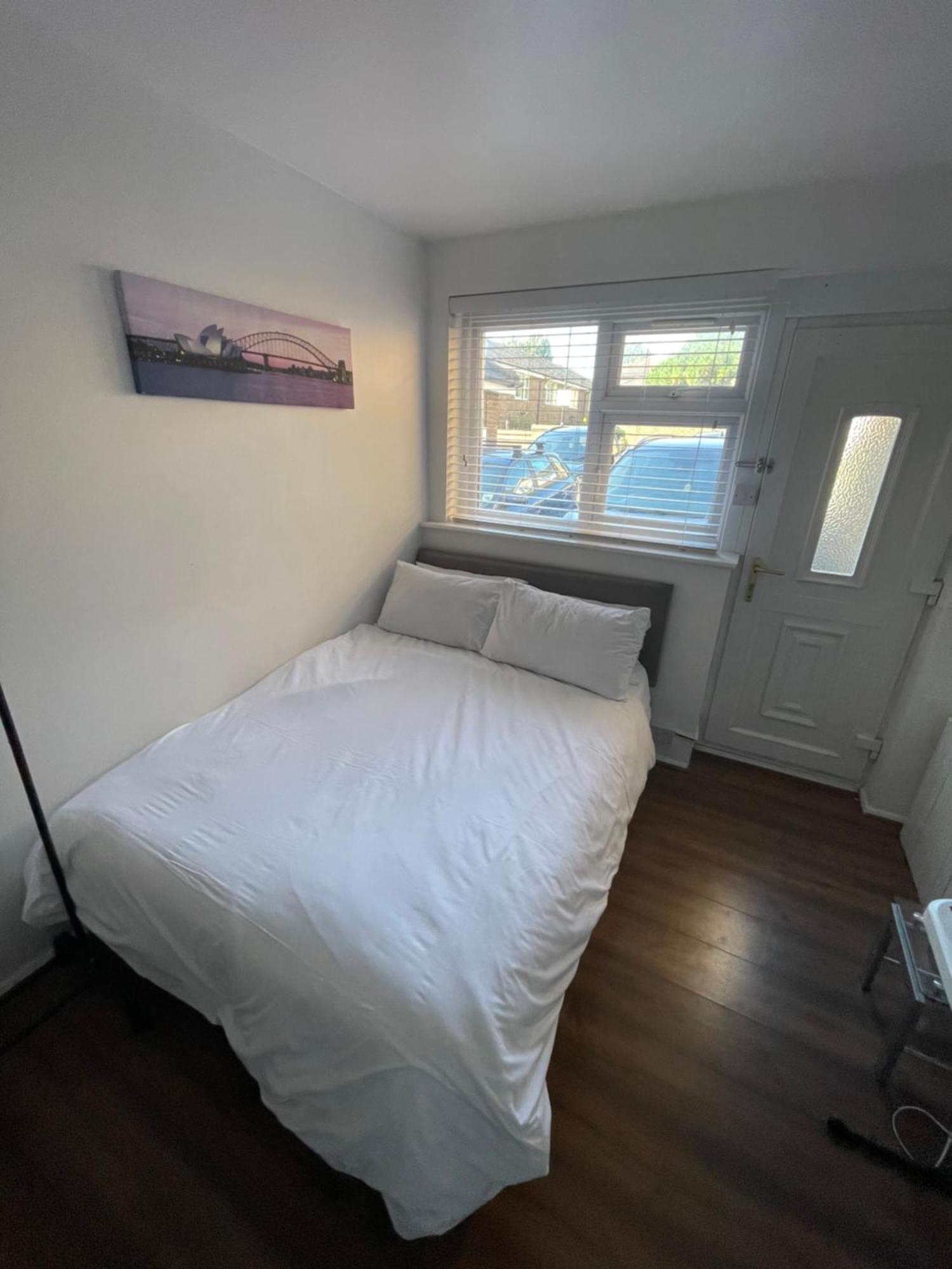 Fantastic Studio, Private Bathroom And Mini Kitchen. Apartamento
